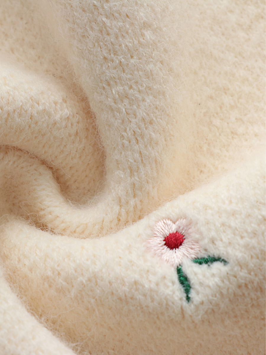 Beige Wide V-neck Daisy Embroidered Knit Sweater