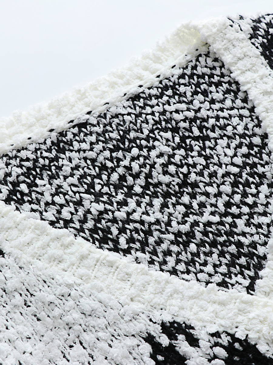Geometric Pattern Ripped Side Hem Sweater - Black