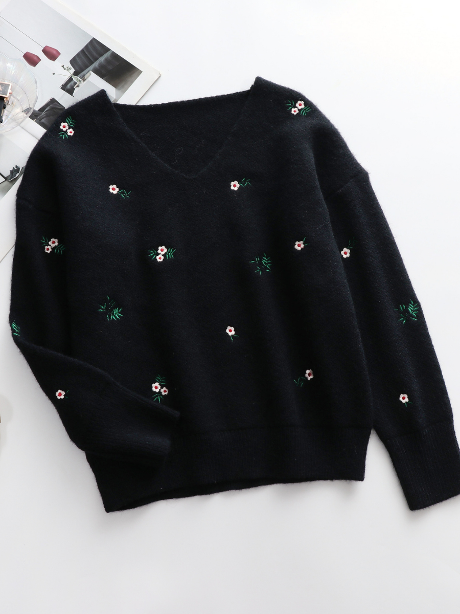 Black Low V-neck Daisy Embroidered Knit Sweater