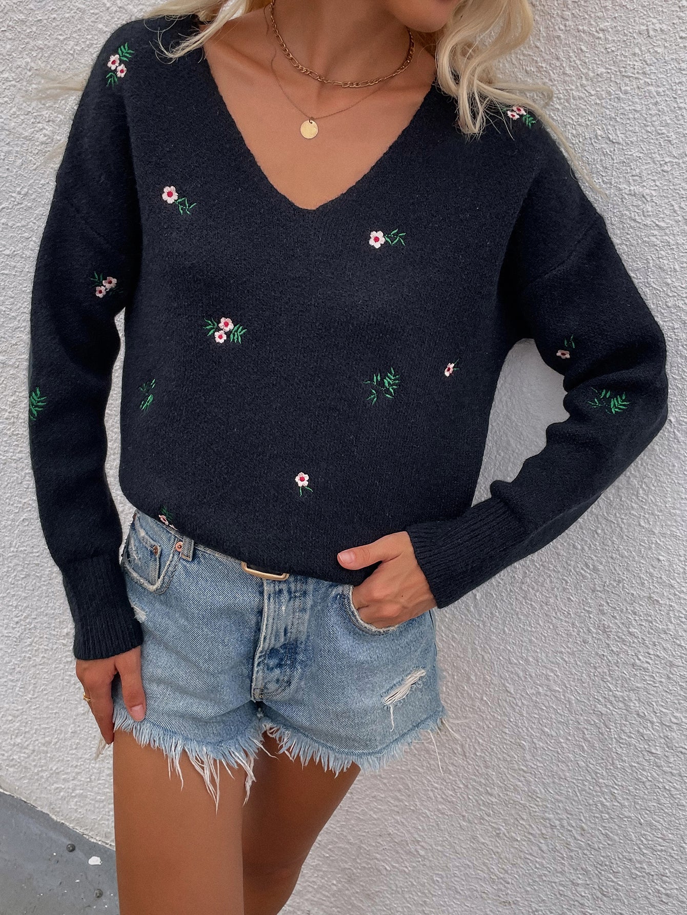 Black Low V-neck Daisy Embroidered Knit Sweater