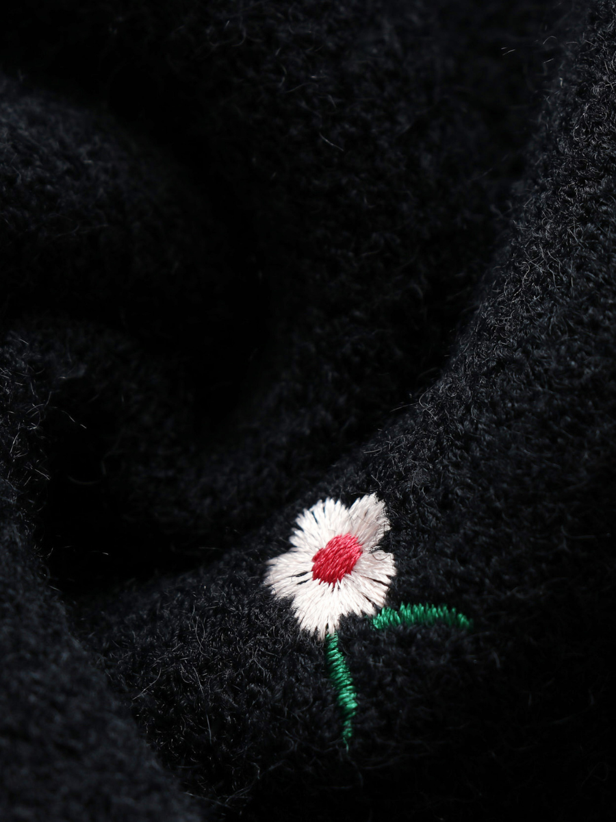 Black Low V-neck Daisy Embroidered Knit Sweater