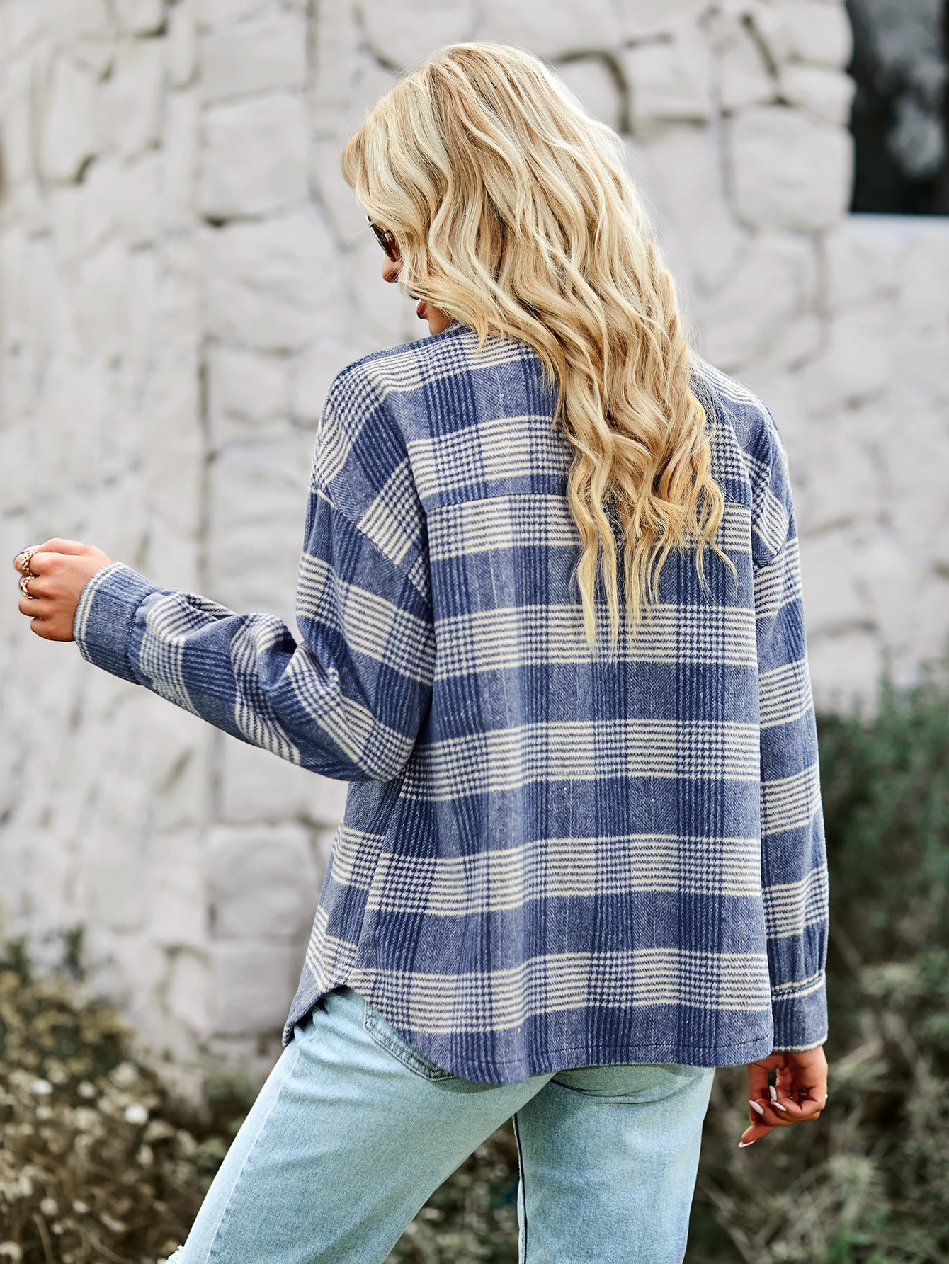 DISTRESSED PLAID SHACKET - BLUE