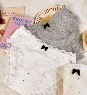 Casual Breathable Solid Lace Comfortable Middle Waist Triangle Dots Panties