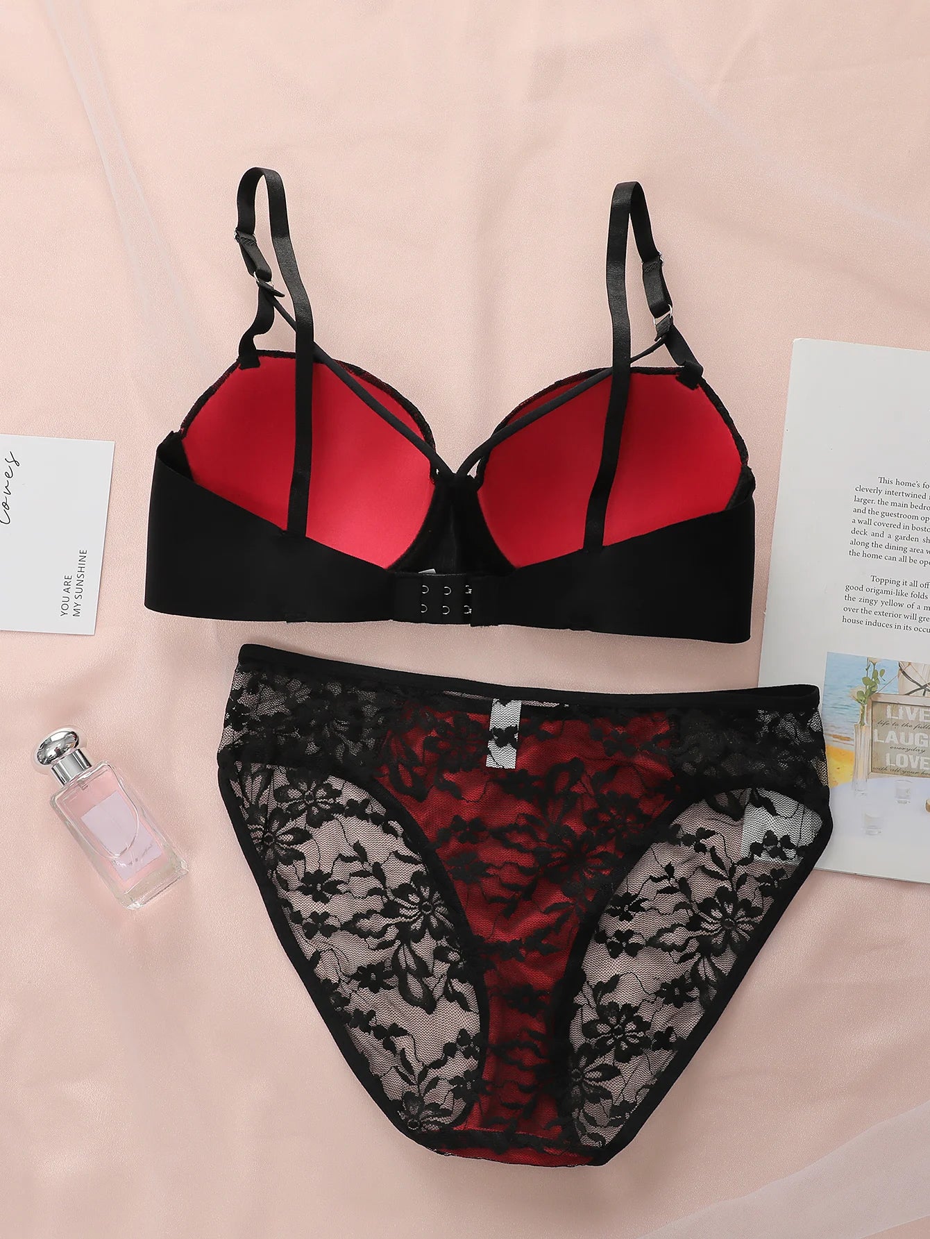 Gathering Anti Sagging Lace Flower Contrasting Design With Double Buckle Adjustable Bra