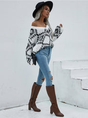 Geometric Pattern Ripped Side Hem Sweater - Cream