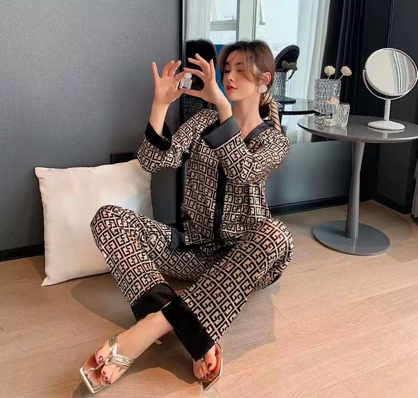 Luxury V Neck Design Cross Letter Print Pajamas Set Sleepwear