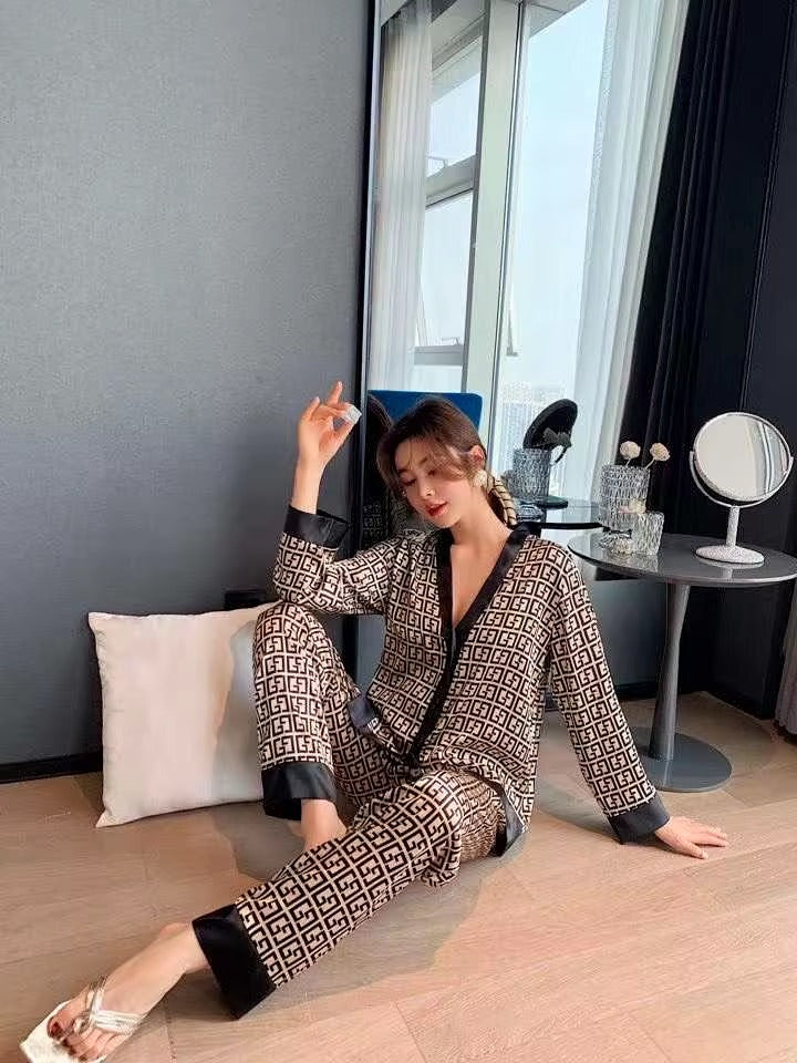 Luxury V Neck Design Cross Letter Print Pajamas Set Sleepwear
