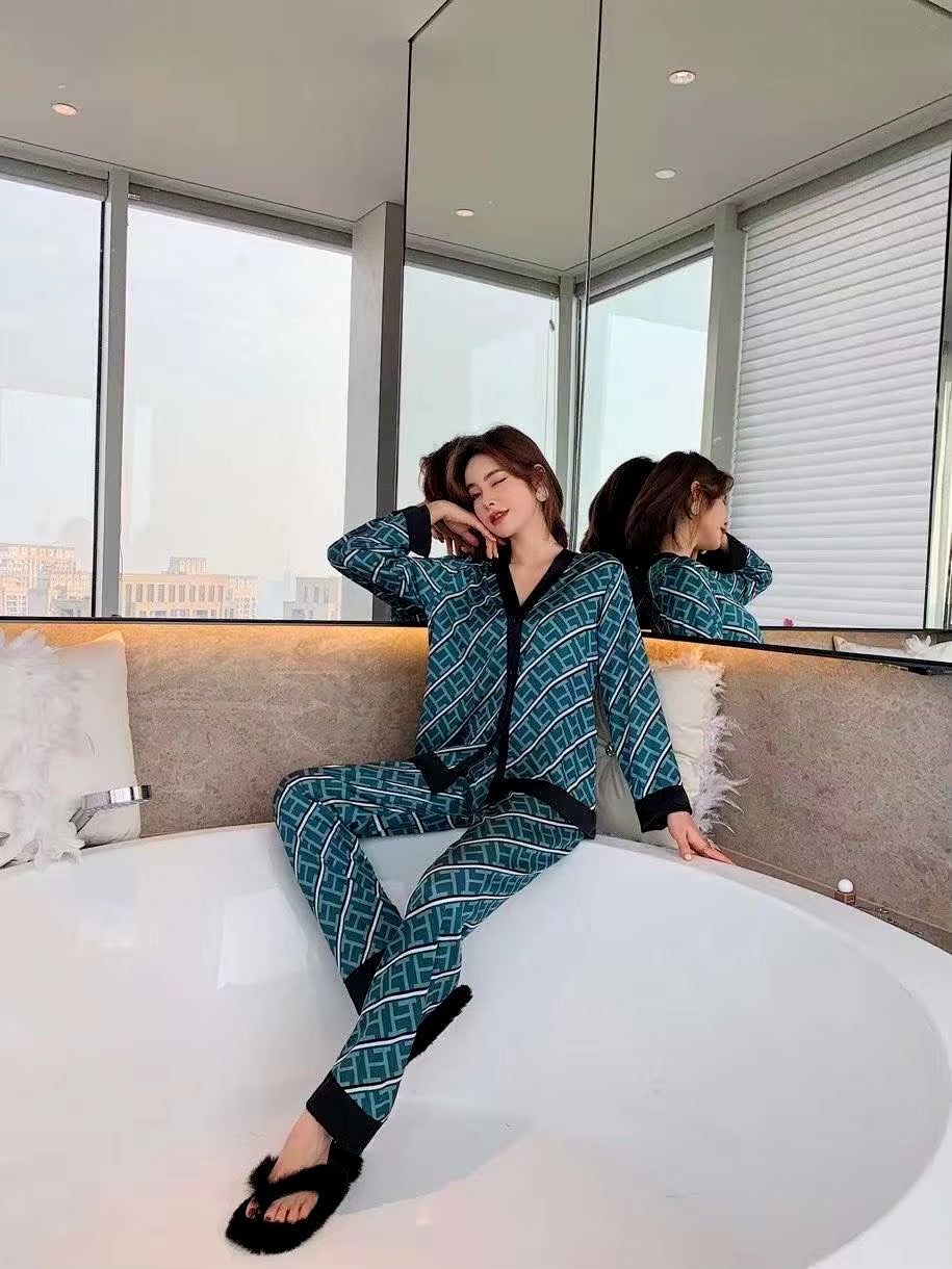 Luxury V Neck Design Cross Letter Print Pajamas Set Sleepwear