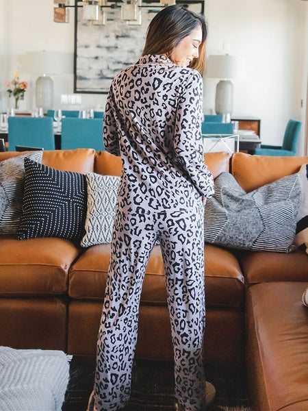 Pajamas Giraffe Print Turndown Collar Long Sleeves Polyester Lingerie Sleepwear