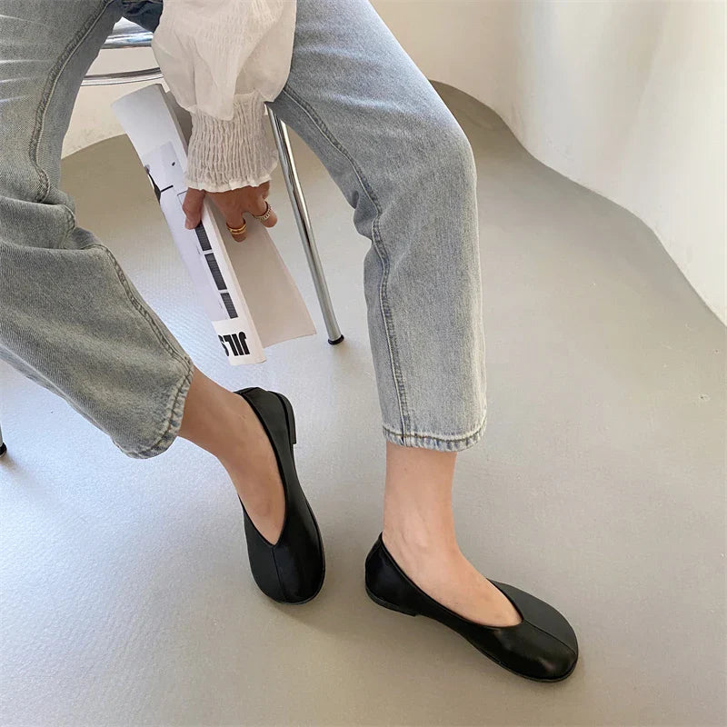 Retro Round Toe Loafers Solid Leather Flats Shallow V-Open Boat Mocasines Femmes Comfy Slip On Daily Walking Shoes Ladies