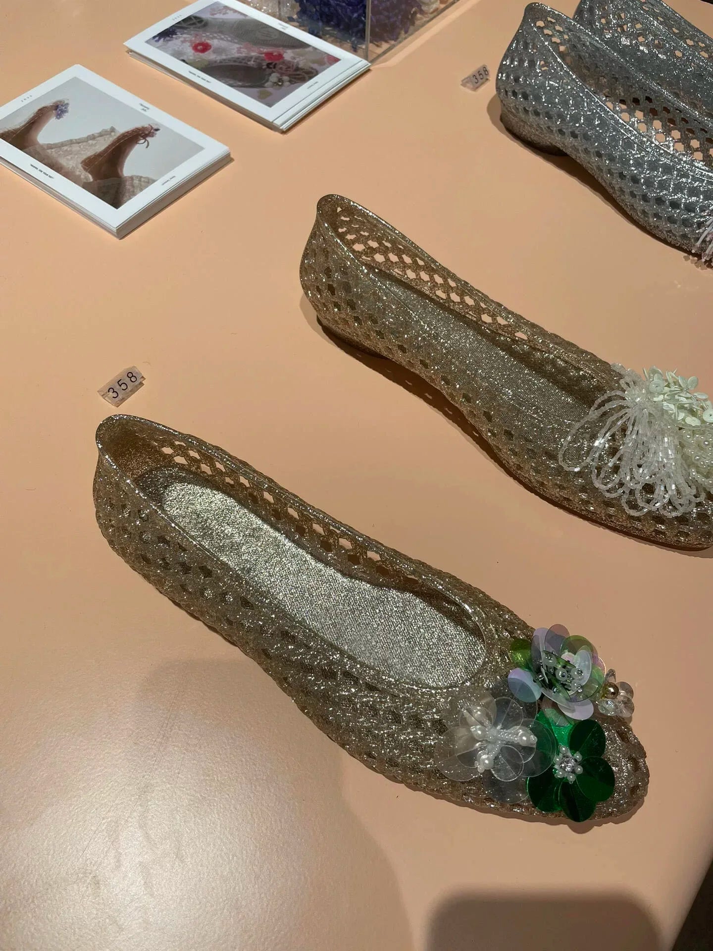 style pointed-toe open-toe sandals with flat sole