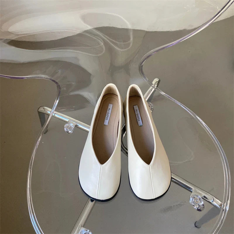 Retro Round Toe Loafers Solid Leather Flats Shallow V-Open Boat Mocasines Femmes Comfy Slip On Daily Walking Shoes Ladies