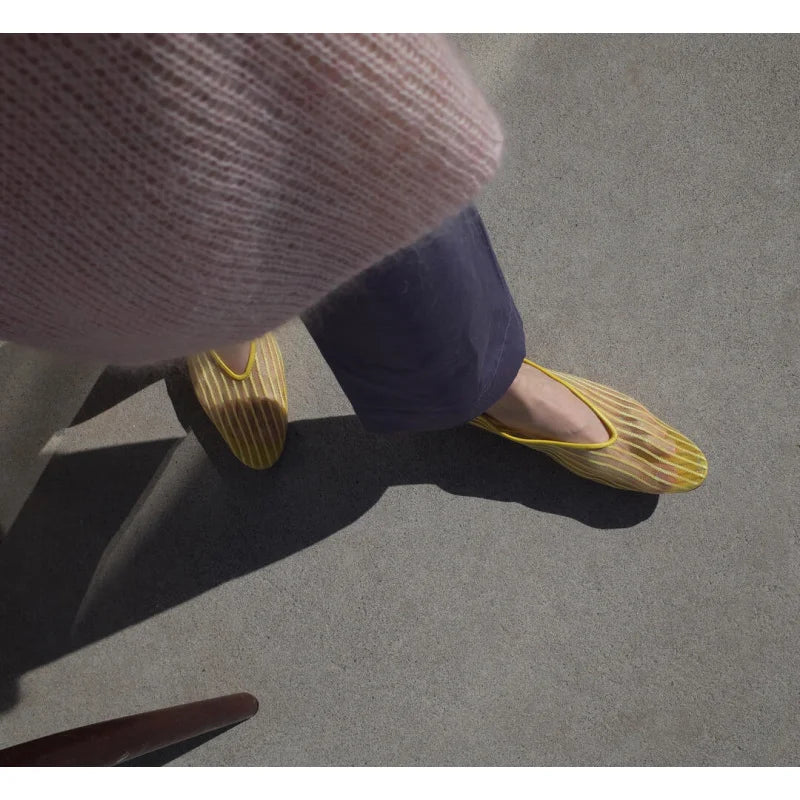 trendy retro pointed-toe net fabric flat shoes in a single style