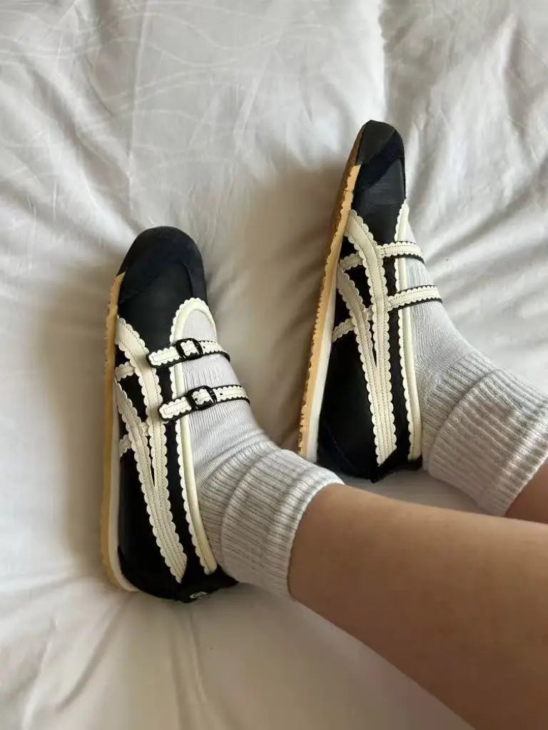 Vintage Round Toe Shallow Mouth Velcro Sports Flat Ballet Shoes Mary Jane Shoes German Training Shoes