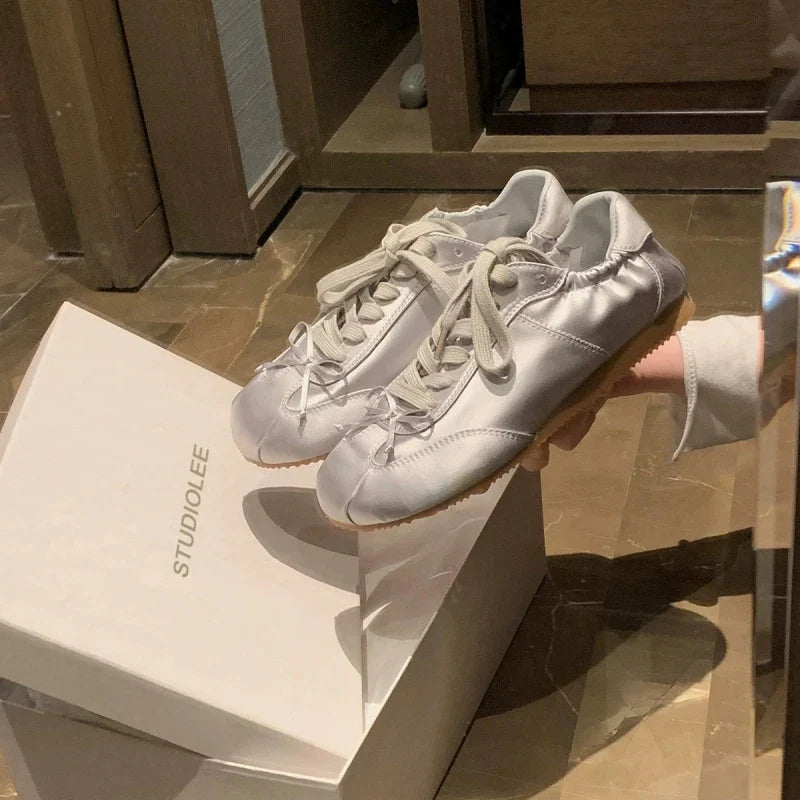 German Training Shoes Pearl Mesh Breathable Forrest Gump Shoes Soft Sole Silver and White