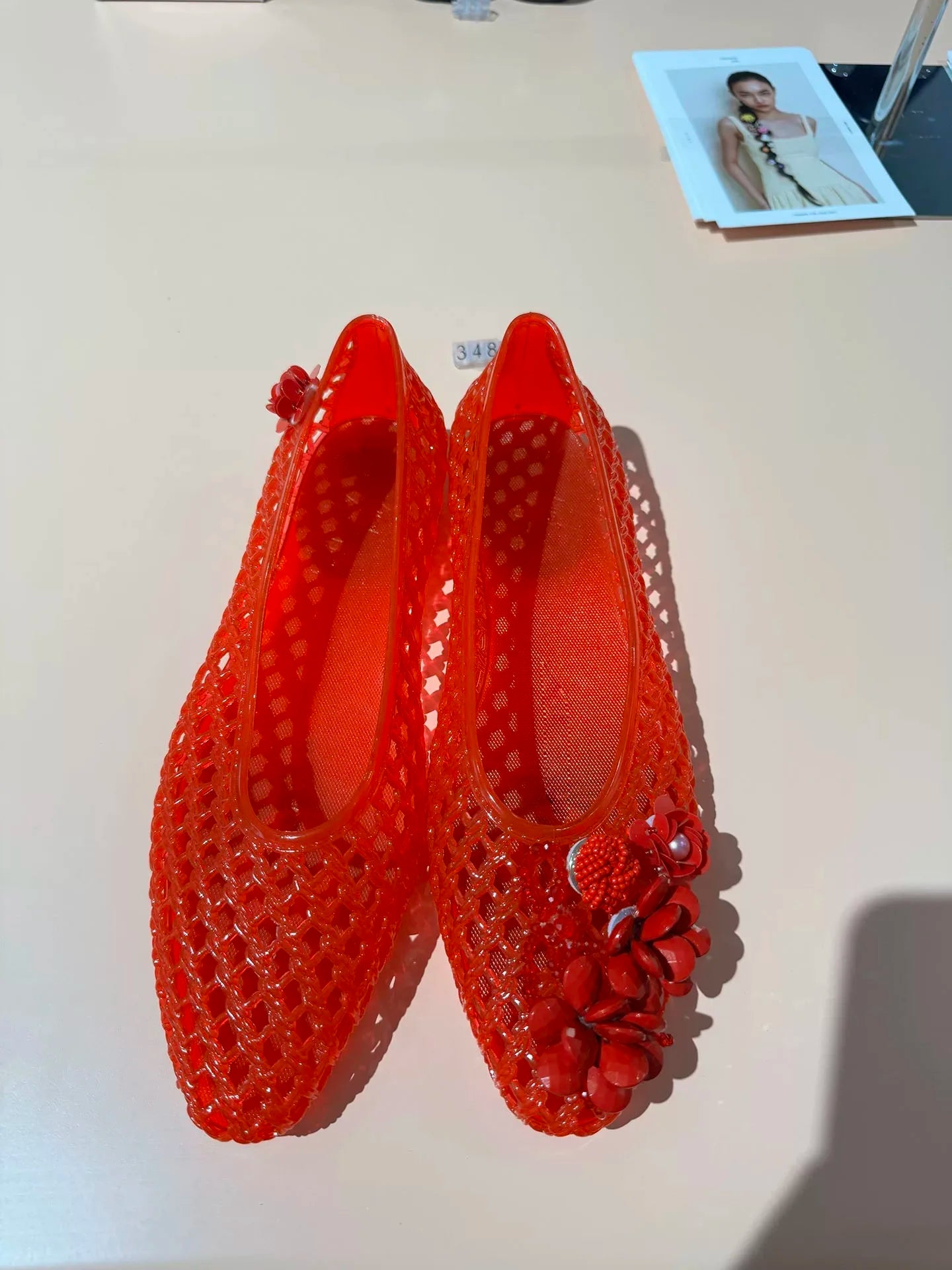 style pointed-toe open-toe sandals with flat sole