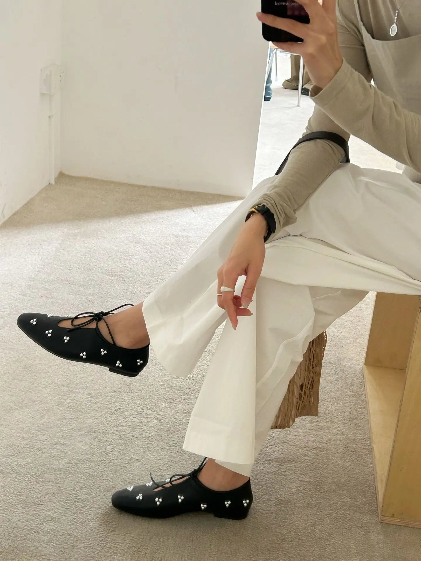 Metal Rivet Decoration Shallow Mouth Ballet Flats High Quality Soft Bottom Lacing Flat Shoes Casual Comfy Shoes