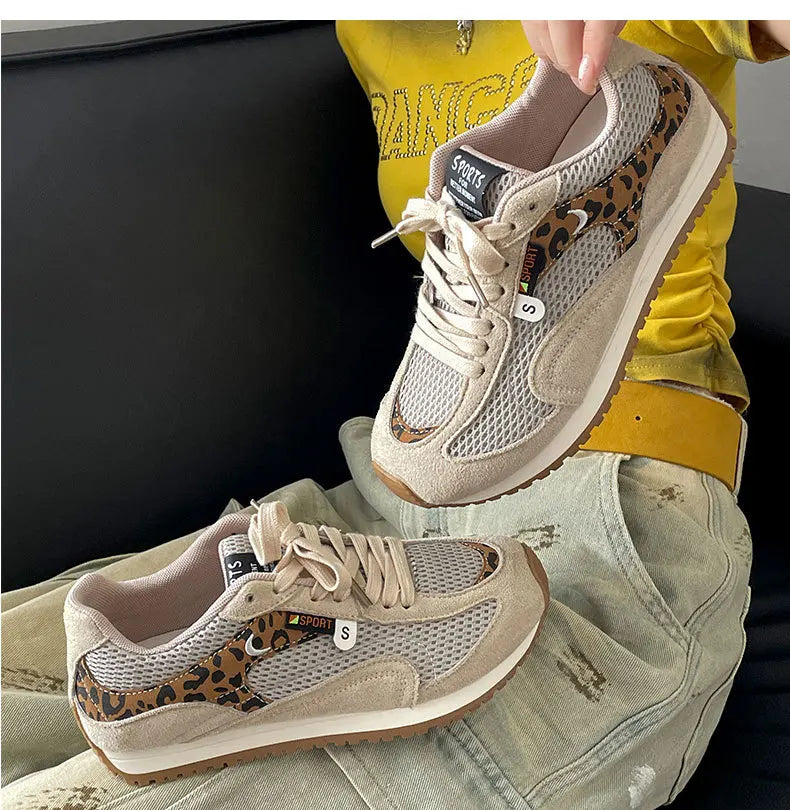 Running Shoes Mesh Breathable Casual Sneakers Lace Up Anti-Slip Retro Sports Shoes Versatile Low Top Sneakers