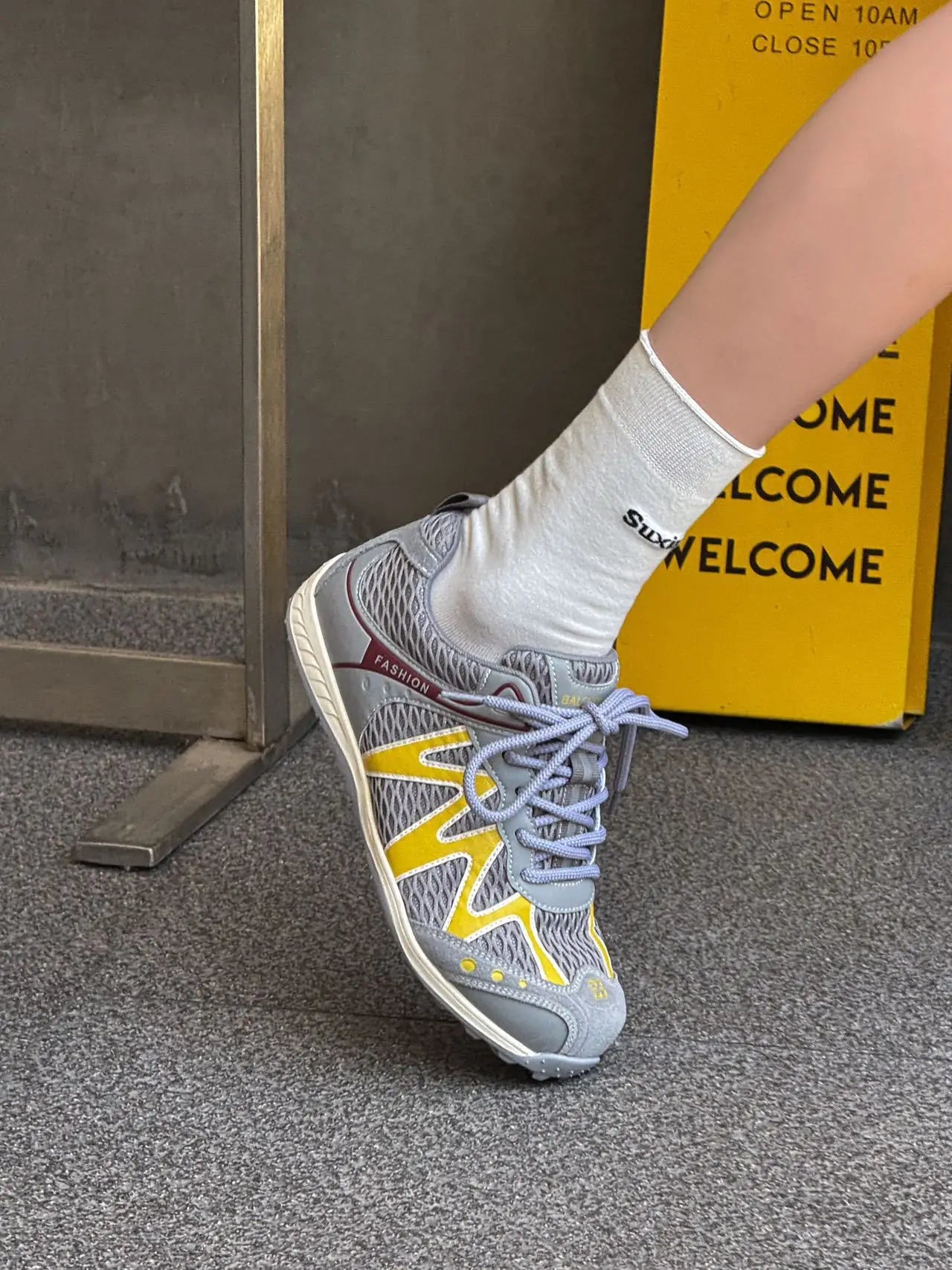 Sneakers Breathable Lace Up Running Shoes Outside Soft Soled Lightweight Comfortable Sneakers