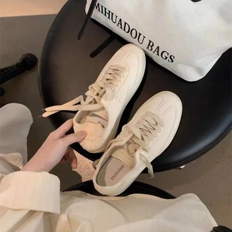 Versatile Breathable Classic Solid Color Round Toe Soft Leather White Flat Sneakers