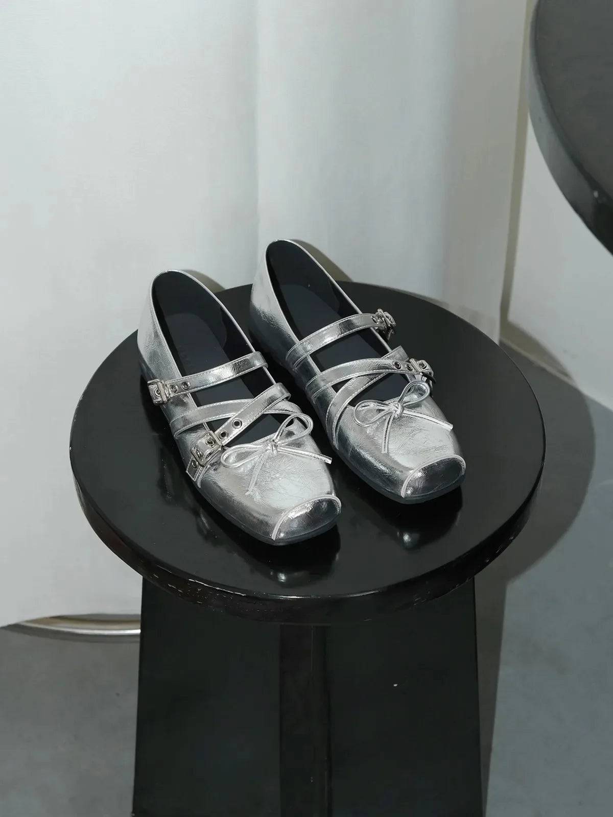Rivet Decorated Ballet Flat Shoes with Bow Design Shoes with Square Toe Buckle Shallow Mouth Loafers