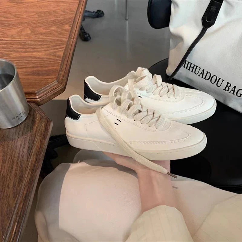 Versatile Breathable Classic Solid Color Round Toe Soft Leather White Flat Sneakers