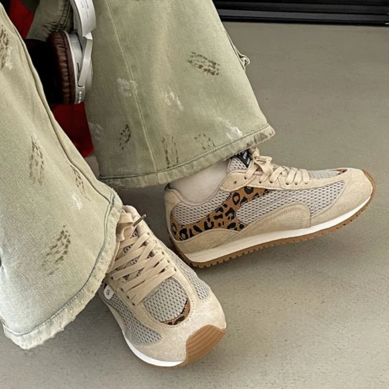 Running Shoes Mesh Breathable Casual Sneakers Lace Up Anti-Slip Retro Sports Shoes Versatile Low Top Sneakers