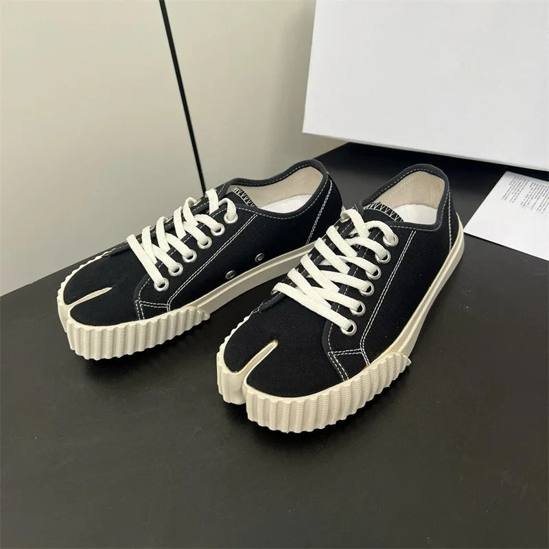 Canvas Tabi Sneakers Split Toe Flats Low Top Tabi Shoes Pig Hoof Shoes Loafers Zapatos De Mujer
