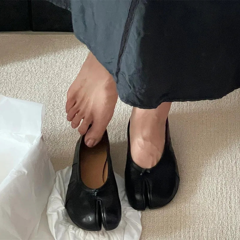 Split Toe Ballet Flats Tabi Shoes Casual Slip-on Loafers Pleated Leather Espadrilles Zapatillas Mujer