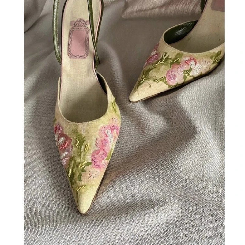 Pointed Embroidered Shoes Retro High Heels Elegant Design Pumps