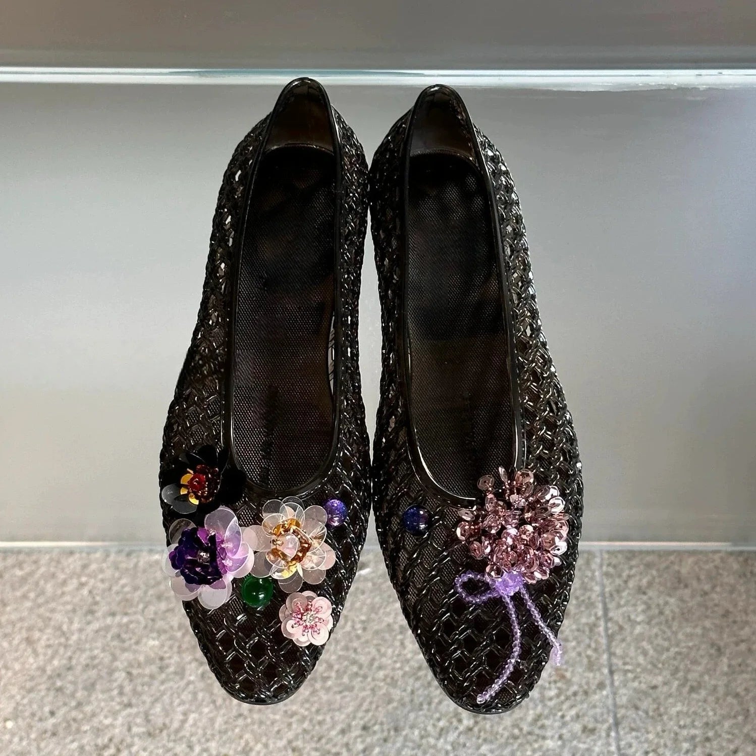 style pointed-toe open-toe sandals with flat sole