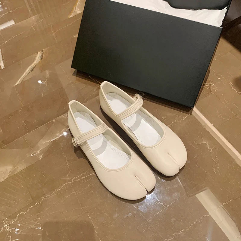 Split Toe Tabi Shoes Buckle Mary Janes Shoes Flats chaussure femme Leisure Shoes zapatos de mujer