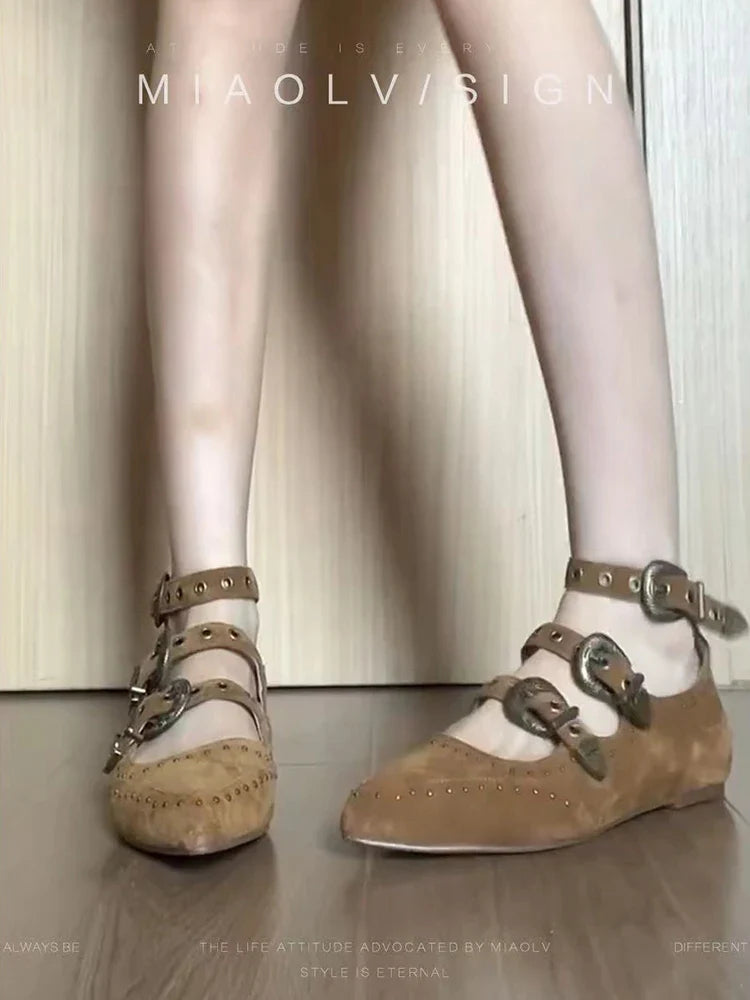 Retro Mary Jane Shoes British Style Pointed Toe Rivet Buckle Flat Bottom Beanie Shoes Girl Footwear