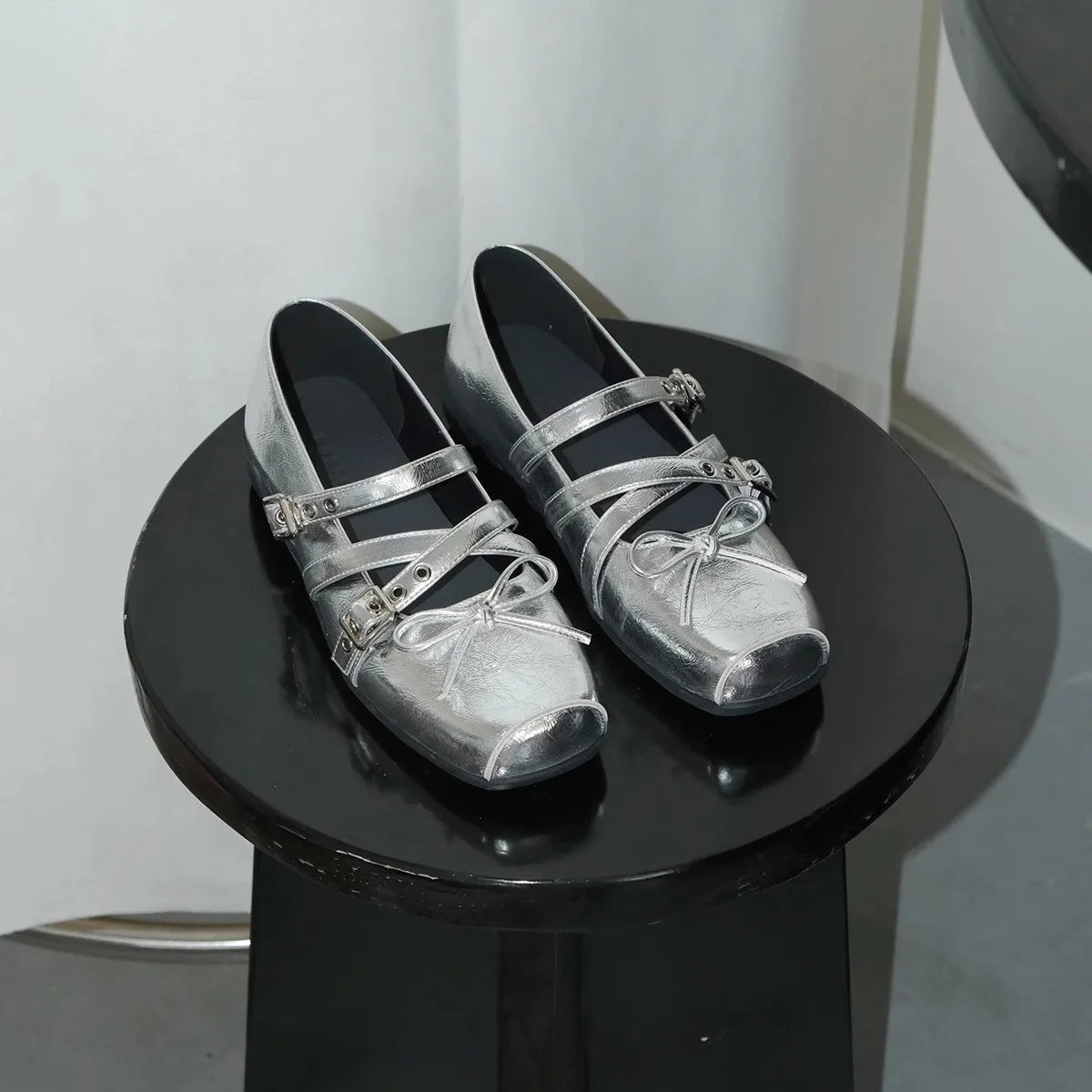 Rivet Decorated Ballet Flat Shoes with Bow Design Shoes with Square Toe Buckle Shallow Mouth Loafers