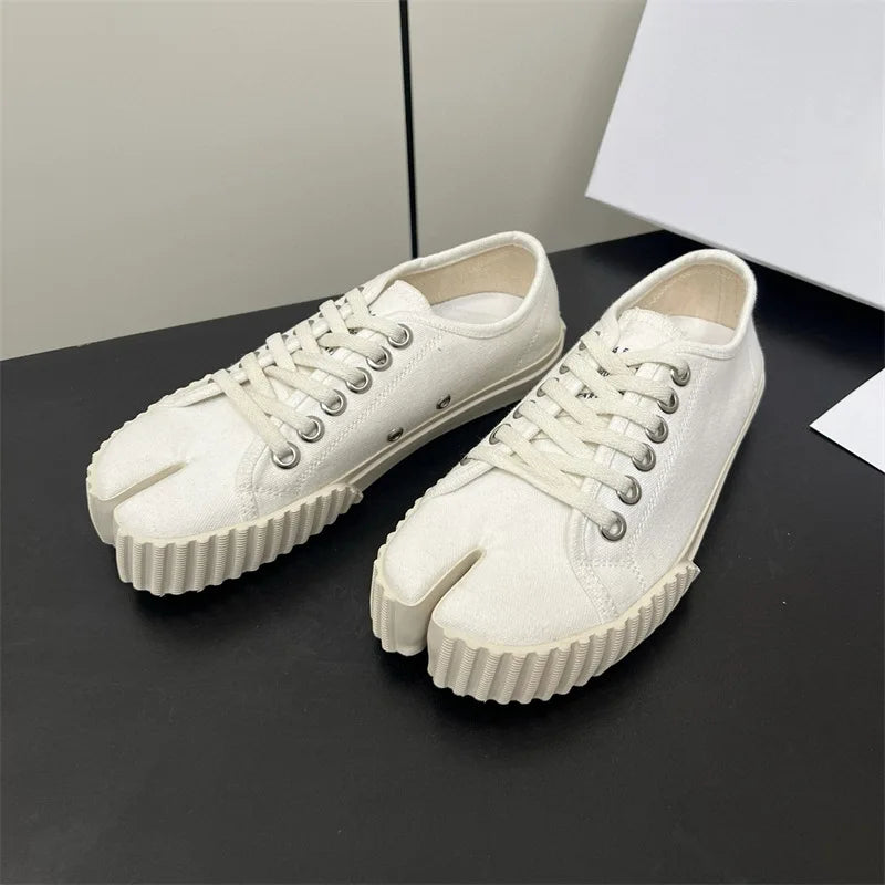 Canvas Tabi Sneakers Split Toe Flats Low Top Tabi Shoes Pig Hoof Shoes Loafers Zapatos De Mujer