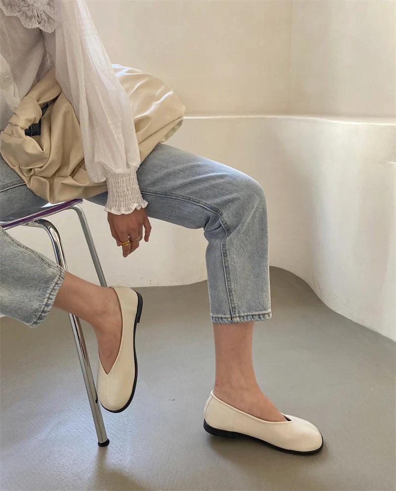 Retro Round Toe Loafers Solid Leather Flats Shallow V-Open Boat Mocasines Femmes Comfy Slip On Daily Walking Shoes Ladies
