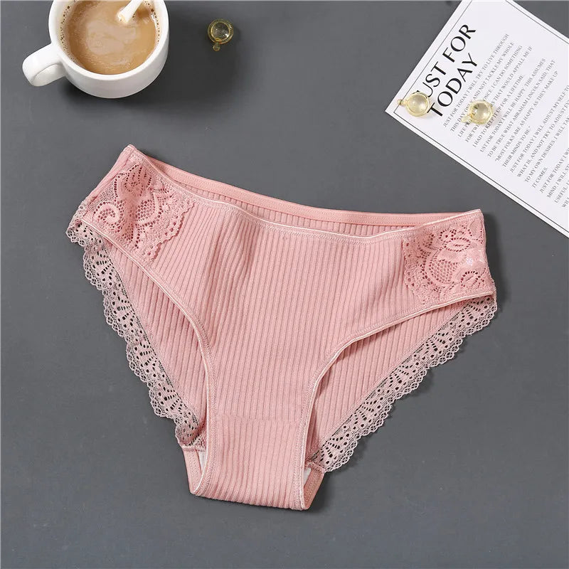 Trendy Patchwork Lace Briefs Soft Underpants Low-Rise Lingerie Cotton Panties 3Pcs set
