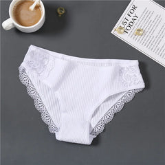 Trendy Patchwork Lace Briefs Soft Underpants Low-Rise Lingerie Cotton Panties 3Pcs set